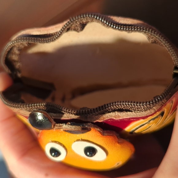 Last ONE! Genuine Leather Handmade Bumblebee Wristlet/Coin Purse - Picture 4 of 5